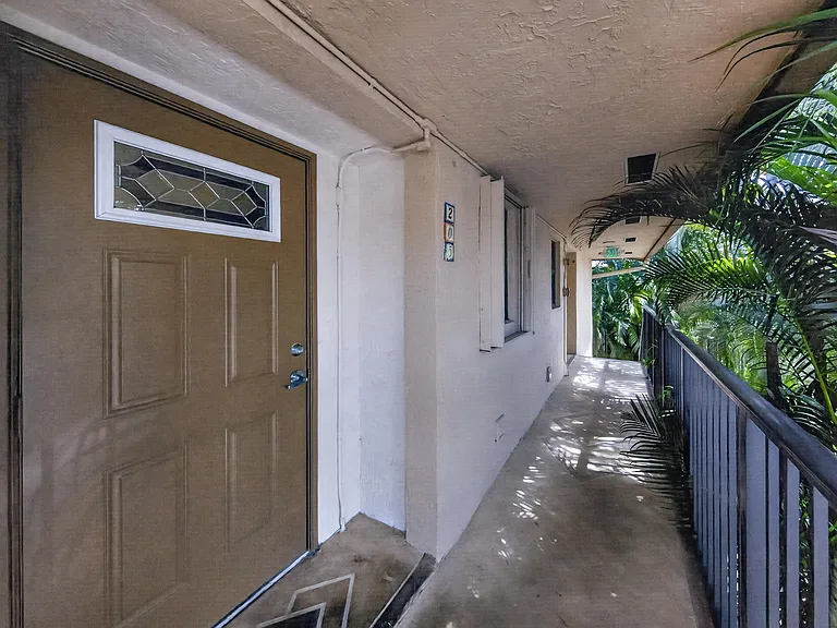 2907 NE 8th Ter #205 — Photo 35