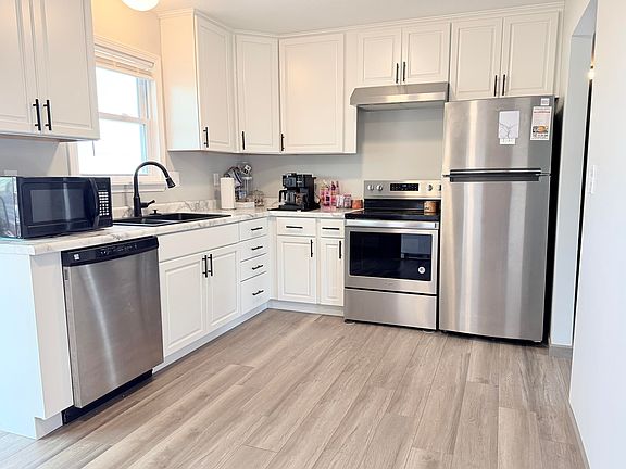 3rd image of 2617 Cardinal St