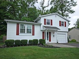 37 Penhurst Rd, Rochester, NY 14610