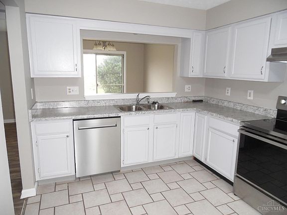 4th image of 854 Somerset Ct