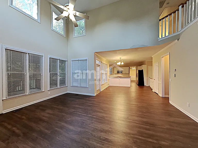 815 Hillcrest Ln — Photo 7