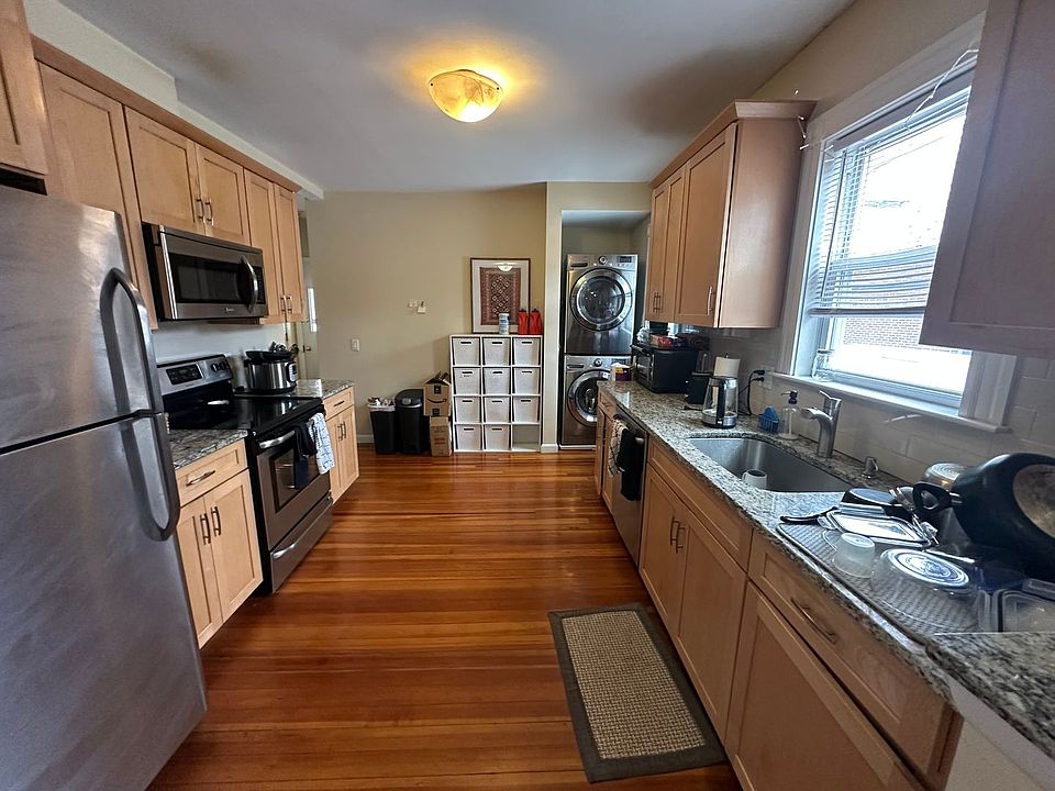 1st image of 391-393 Washington St #391-1