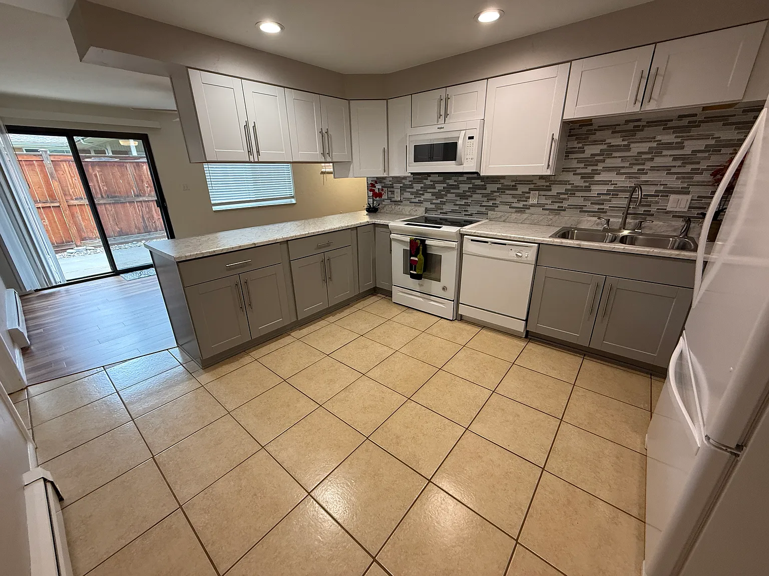 2 bed, 1430 sqft, $2,945 — Photo 2