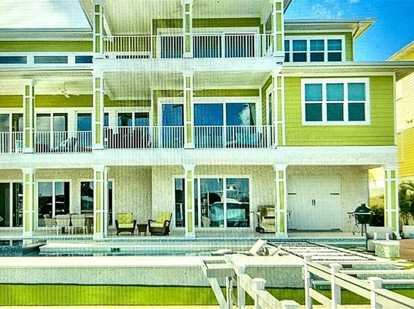 400 Palm Is NE, Clearwater, FL 33767