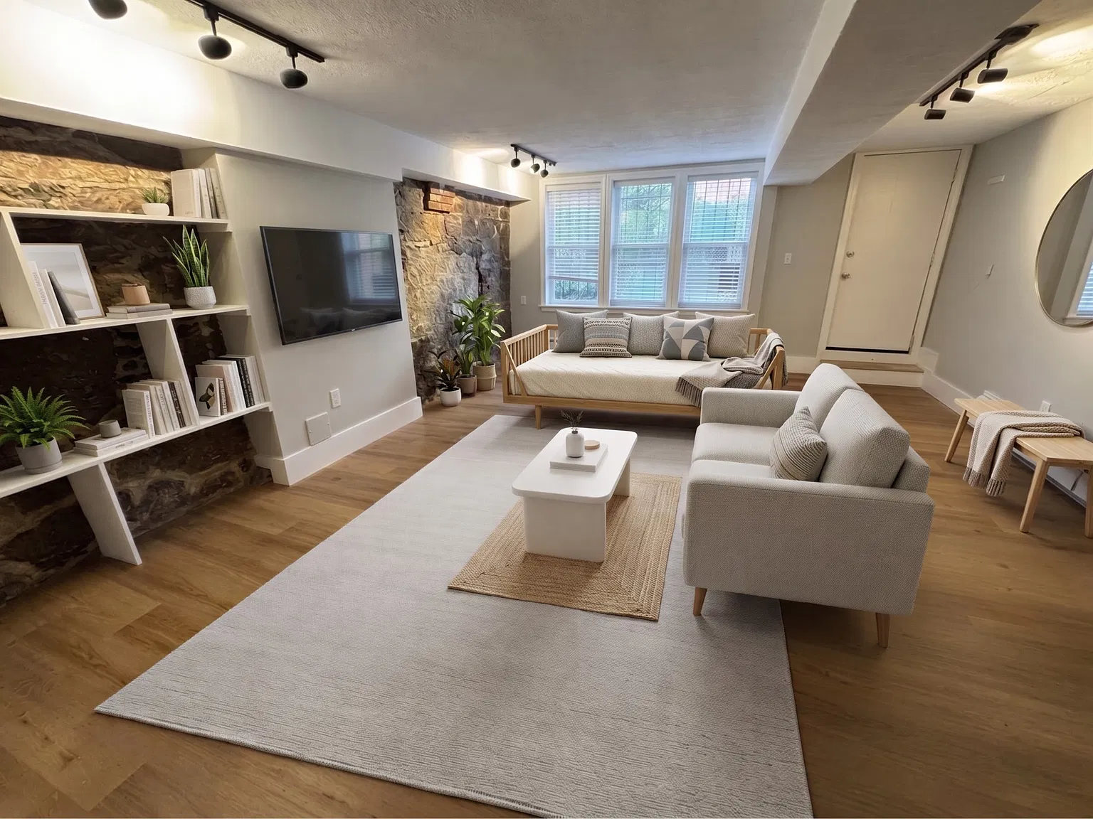 Studio, 660 sqft, $3,000 — Photo 2