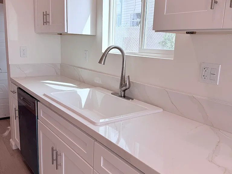 708 N Benton Way — Photo 6