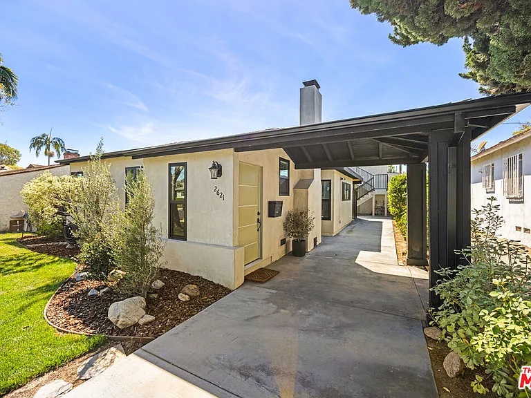 2621 Veteran Ave — Photo 2