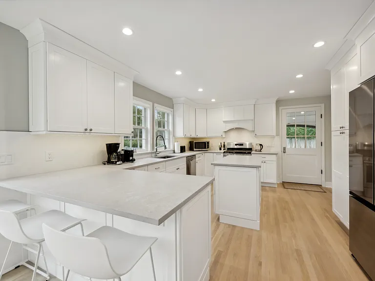 39 Linden Ln — Photo 1