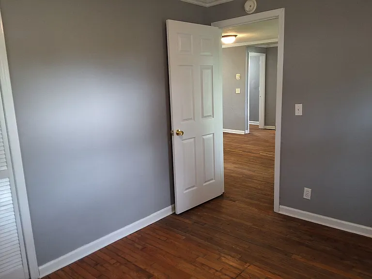 1523 Hill St — Photo 10