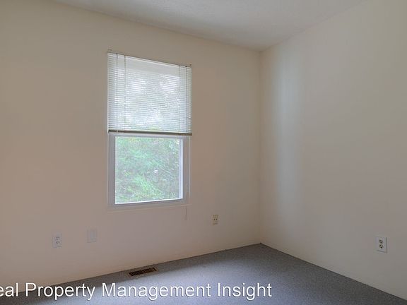 3rd image of 128 Clover Valley Cir
