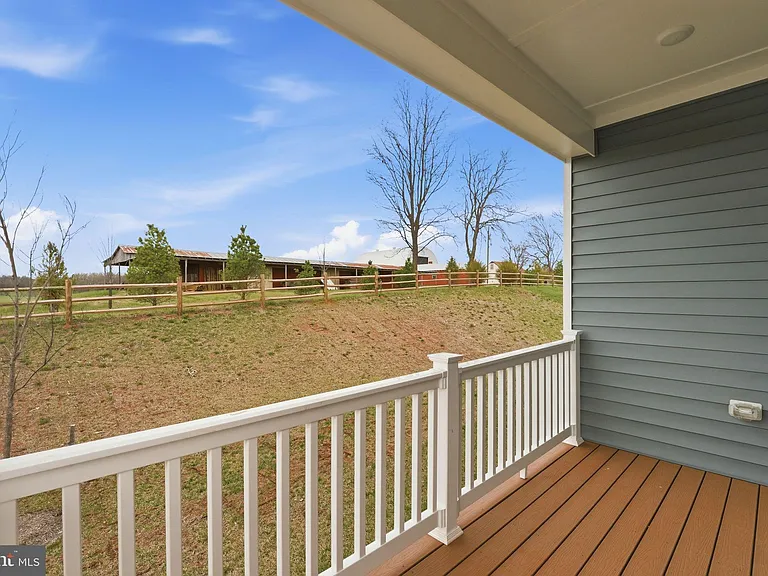 615 Clover Ln — Photo 23
