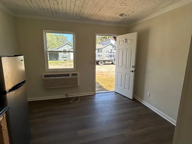 2905 E 12th Ave — Photo 13