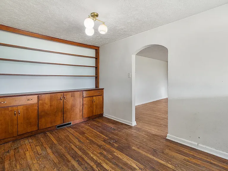 1136 S Adell Ave — Photo 10