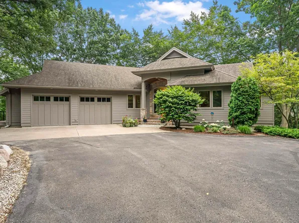 2699 Twin Eagles Dr, Traverse City, MI 49686