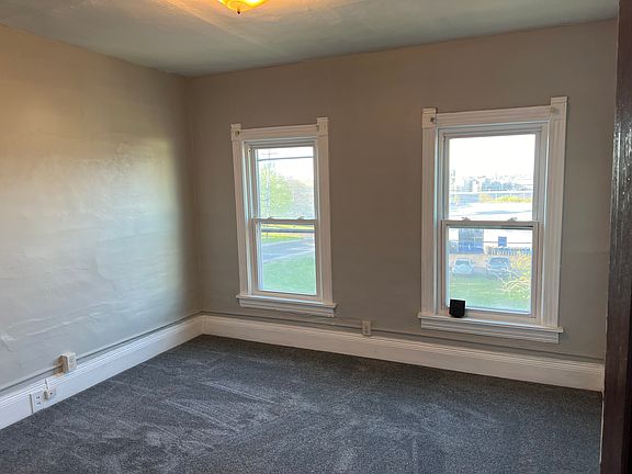 3rd image of 225 William St