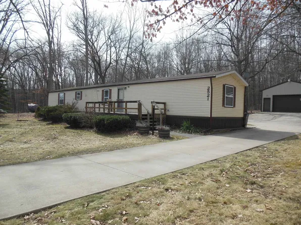 2521 Cherry Grove St, Harrison, MI 48625