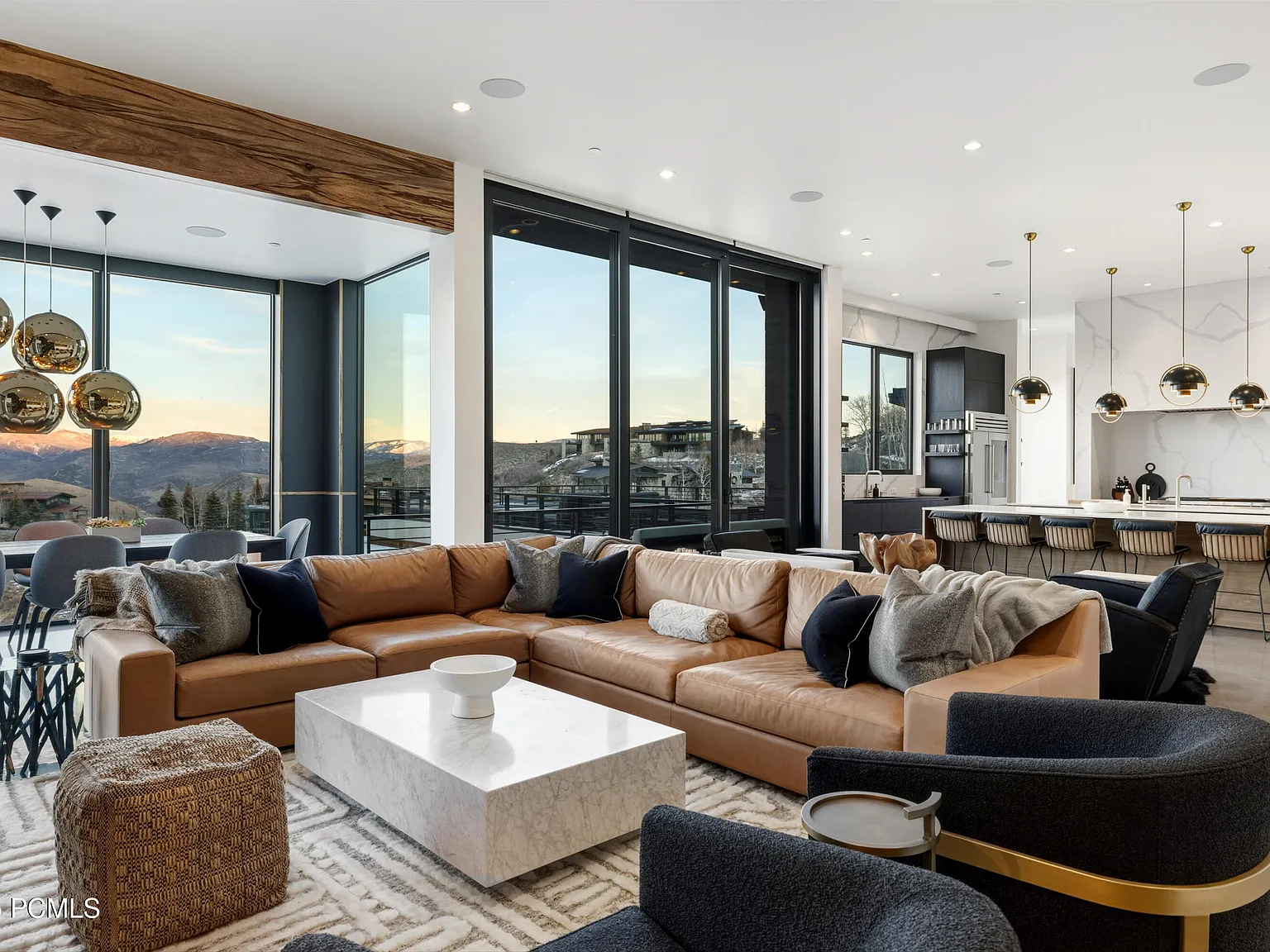6 bed, 7.0 bath, 8915 sqft, $85,000 — Photo 4