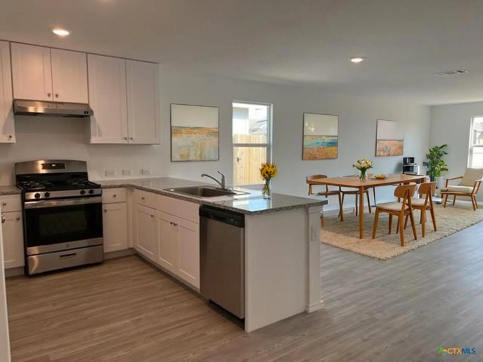 3 bed, 2.0 bath, 1454 sqft, $1,545 — Photo 3