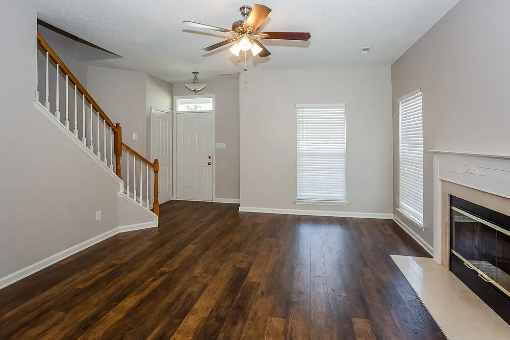 3 bed, 2.5 bath, 1554 sqft, $2,165 — Photo 4
