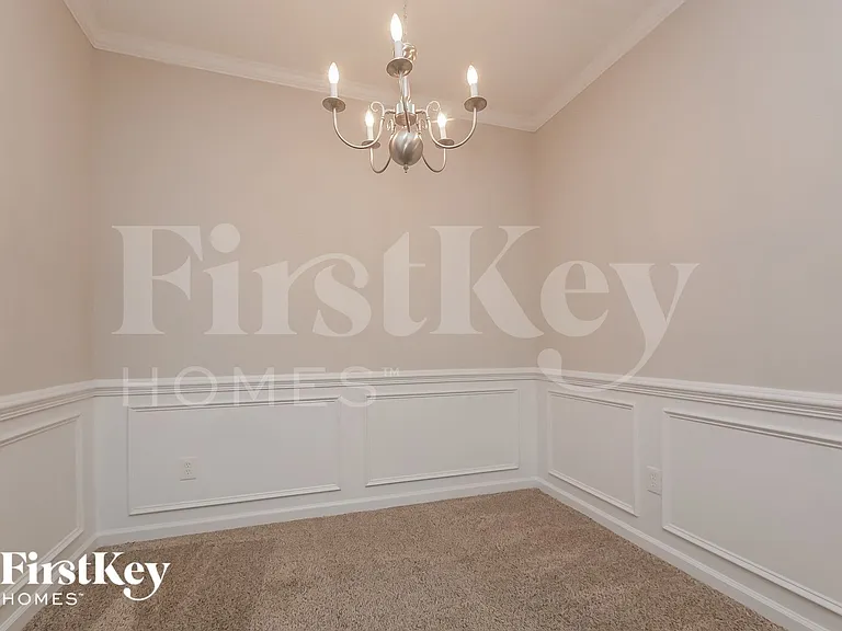 562 Maggie Ln — Photo 4
