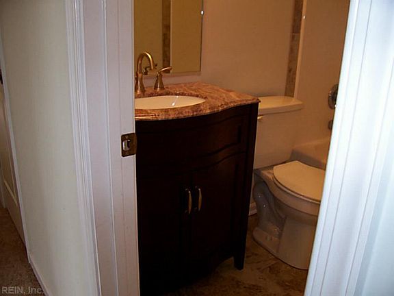 4th image of 214 Boat St