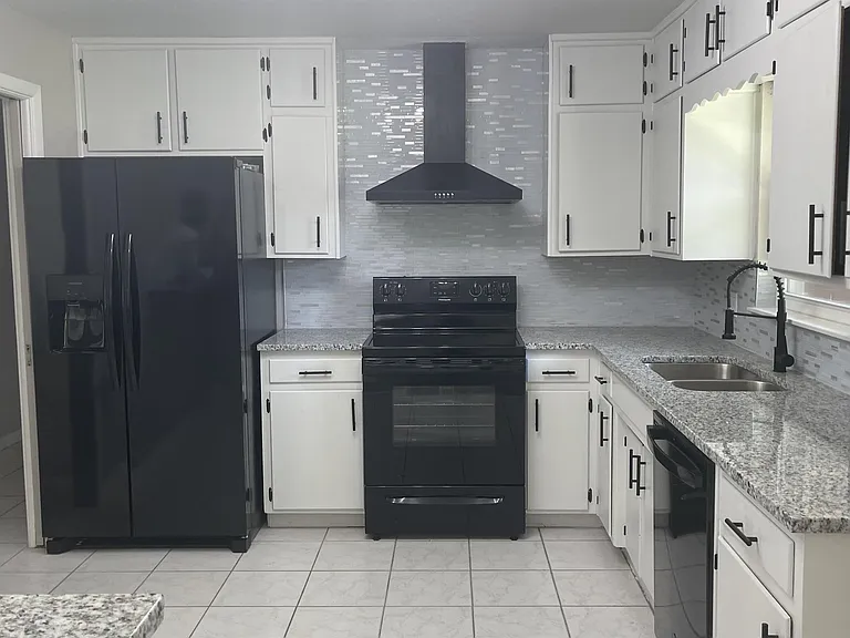 5067 Lincolnshire Rd — Photo 3