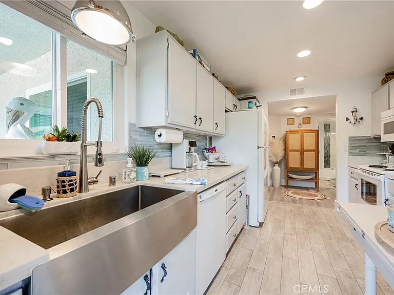68 Corniche Dr #B — Photo 16