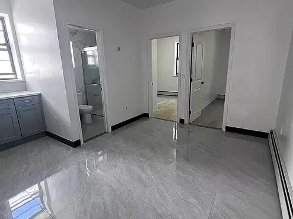 13 Bay 8th St #2