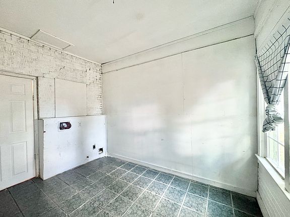 5th image of 121 SW 3rd St
