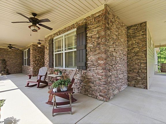 5th image of 128 Fox Farm Way