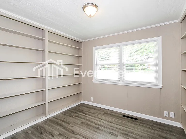 1114 Evans Rd — Photo 10