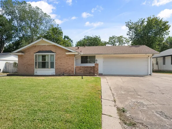 1924 Canterbury St, Irving, TX 75062