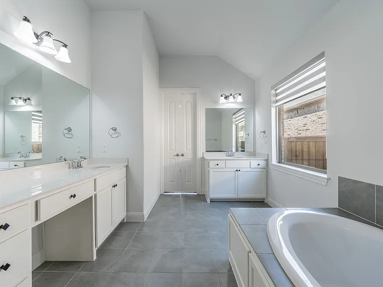 921 Bayberry Dr — Photo 6