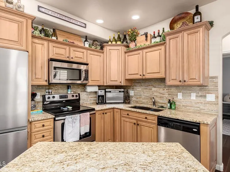 500 N Roosevelt Ave #26 — Photo 4