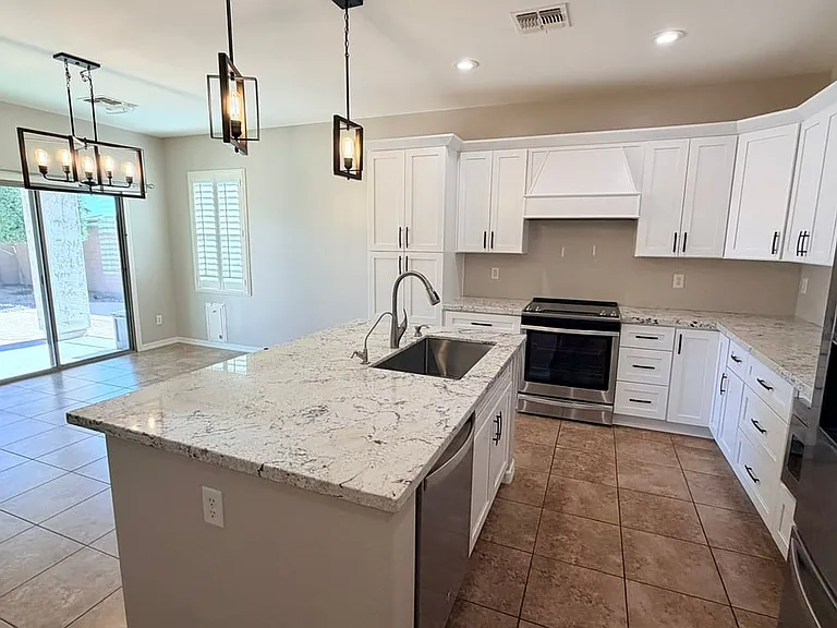 40750 W Colby Dr — Photo 12