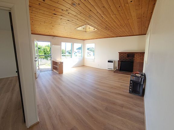 4th image of 597 Lilac Dr