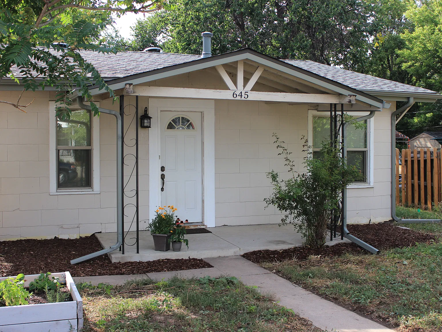 2 bed, 825 sqft, $2,050 — Photo 3