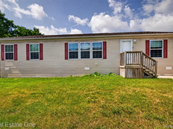 16047 Windsor Ln, Holly, MI 48442
