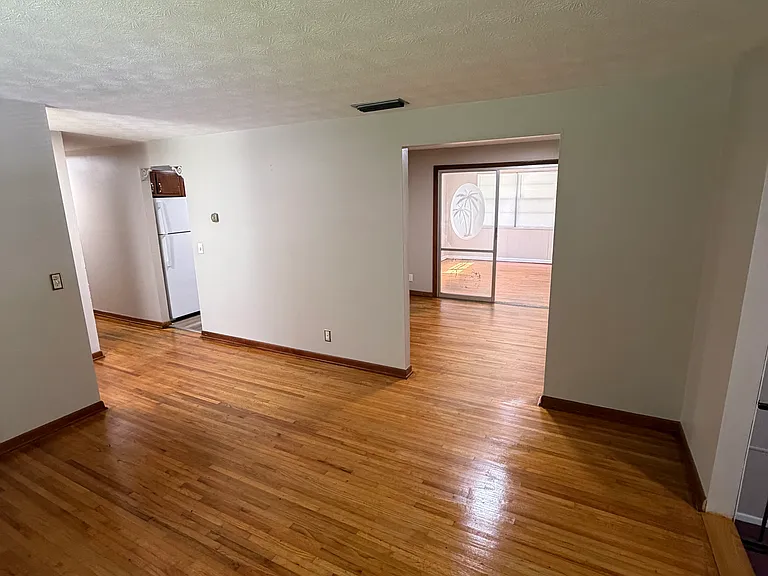5090 Dostie Dr S — Photo 11