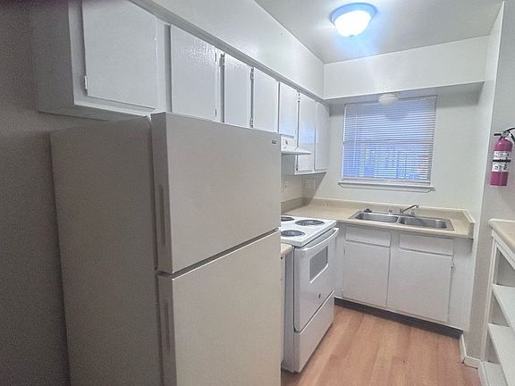 3rd image of 1300 Pennsylvania St NE Unit 9