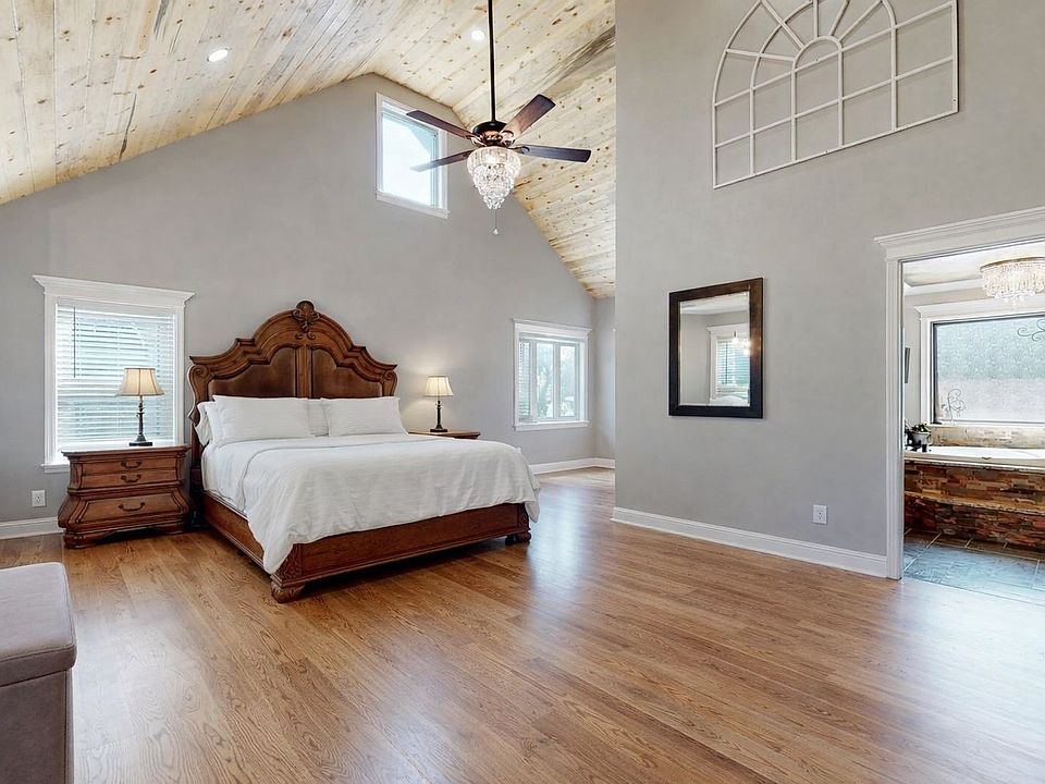 16th image of 2622 Poplar Knoll Dr