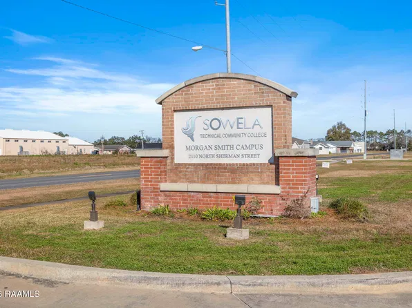 N Sherman St, Jennings, LA 70546
