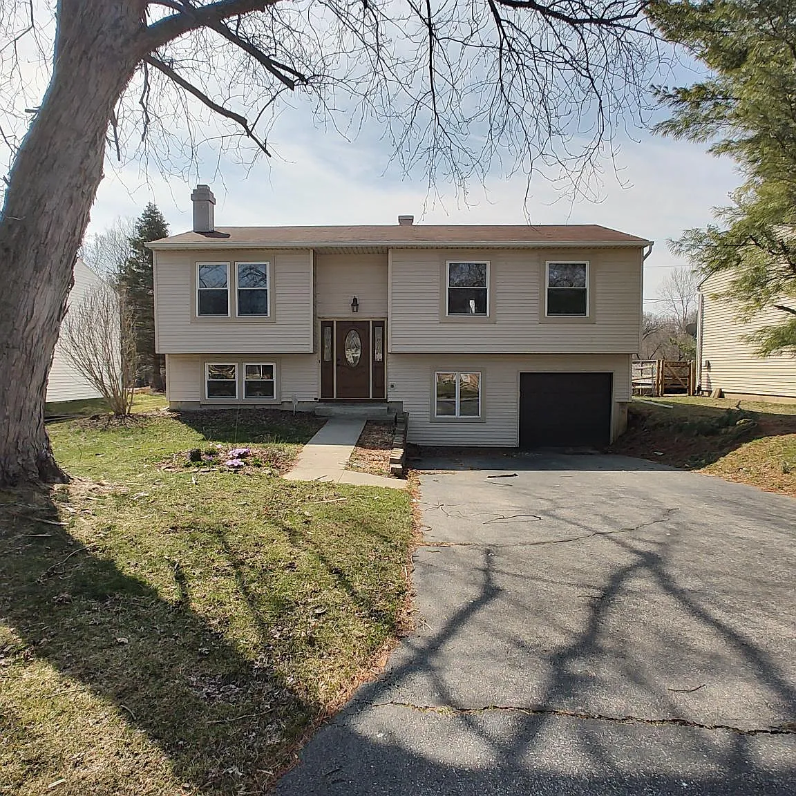 3 bed, 1628 sqft, $1,700 — Photo 1