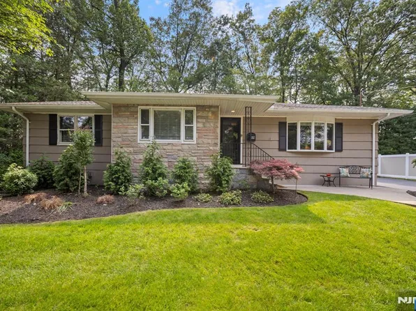 452 Ridgewood Blvd N, Township Of Washington, NJ 07676