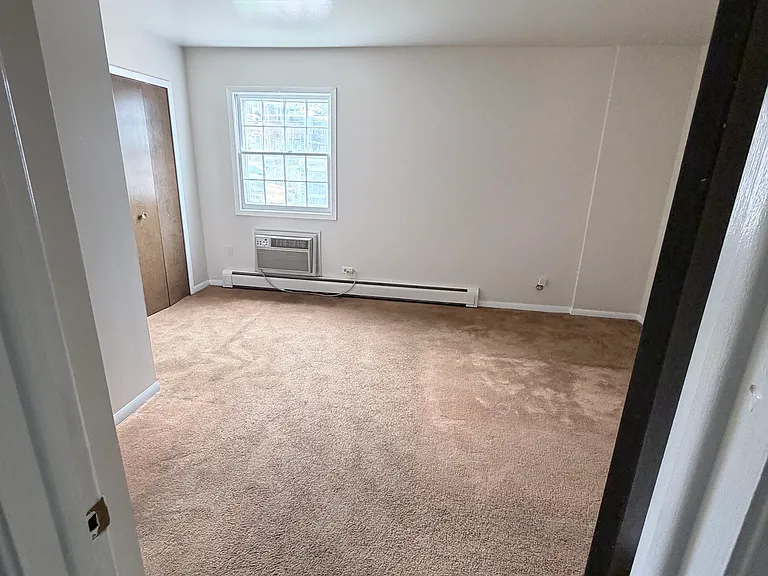 1585 Maple Ln — Photo 7