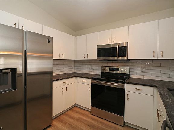 2nd image of 2032 Braxton St