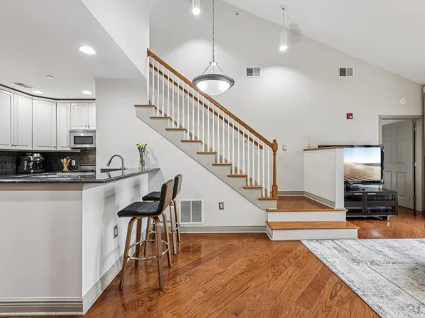 7400 River Road image 8 of 30