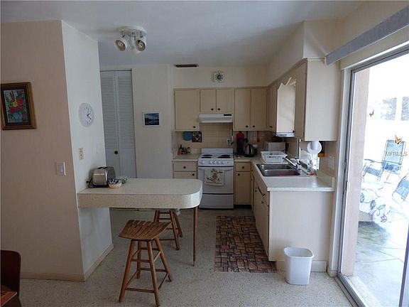 3rd image of 332 Orduna Dr