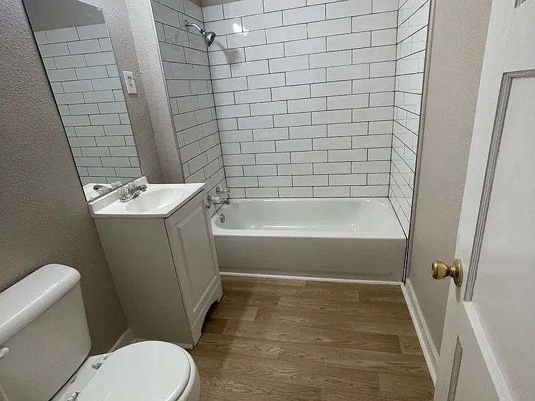 550 Loraine Cir — Photo 7