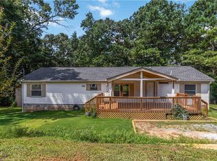 5105 Waterfront Dr SE, Acworth, GA 30102